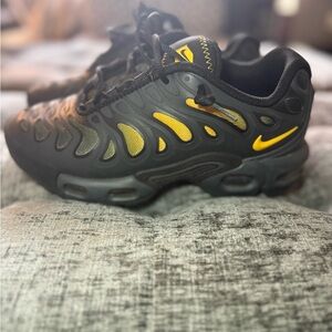 Kids Black and Yellow Nike Air Max Plus Shoes
